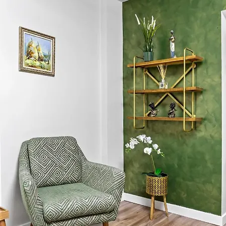 Cozy By Art Apartment