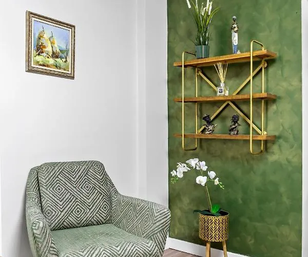Cozy By Art Apartment